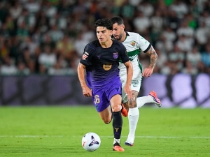 Další kometa z La Masie? Barcelona světu představila nového Jordiho Albu
