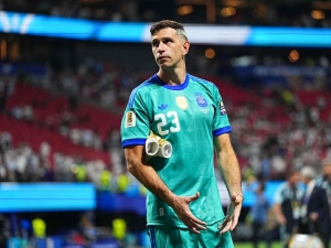 Konec Sáncheze v Chelsea? Klub řeší přestup Emiliana Martíneze