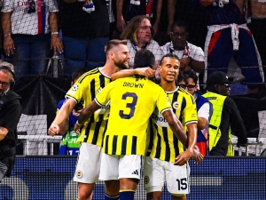 Fenerbahce se vrací po 17 letech do Ligy mistrů. Smutní Lyon i se Šulcem