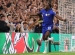 Welbeck skóroval hned při debutu za Chelsea. Blues postoupili přes Luton