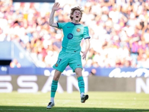 Tvrdý verdikt pro Gordona v Barceloně: Po skvělém startu čelí kritice, trenér Flick reagoval