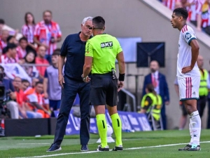 Krize v Realu Madrid: Legendy a novináři cupují Mourinha, rozhodčí prý problém není