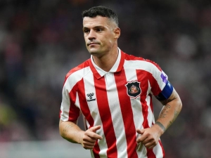 Granit Xhaka čelí vyšetřování kvůli falešnému certifikátu a opouští reprezentaci. Za mřížemi mu hrozí pět let