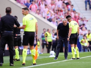 Válka slov po madridském derby: Atlético tvrdě zesměšňuje zuřícího Mourinha a zastává se rozhodčích