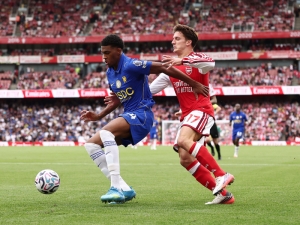 Chelsea: PSG a Manchester City mají zájem o mladého obránce