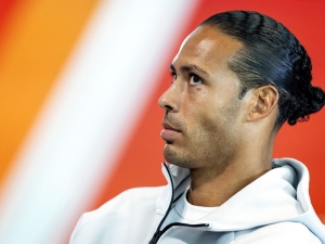 Van Dijk zvažoval konec v reprezentaci. Xavi ho přesvědčil během deseti sekund