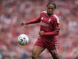 Ngumoha chce zůstat v Liverpoolu. Arsenal má o talent zájem, Reds chystají novou smlouvu