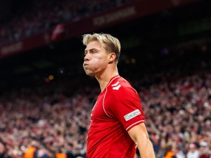 Rasmus Hojlund podpořil Ronalda. Proti Portugalsku předvedl jeho oslavu, odstrčil kouče Jesuse