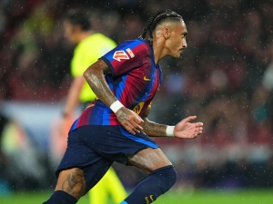 Barcelona bude šetřit Raphinhu. Flick nechce riskovat návrat na marodku