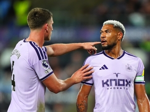 Newcastle znovu vybouchl, zničilo ho Coventry. Jde bídná forma za Jaisslem? 