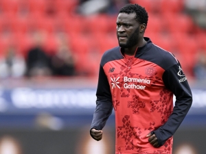 Boniface předčasně odešel do kabiny. Rolfes ho varoval: „Tohle nejde“