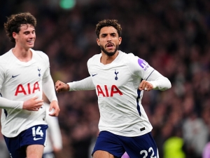 Tottenham poprvé v sezóně vyhrál. Během noci návratů ukončil euforii Coventry